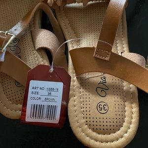 Women’s sandals sz 35cm